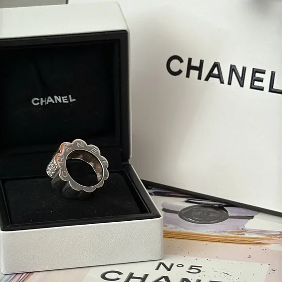 Chanel 18k Diamond Profil de Camélia Ring - Size 50 (Approx. 5 1/4) - Picture 6 of 12